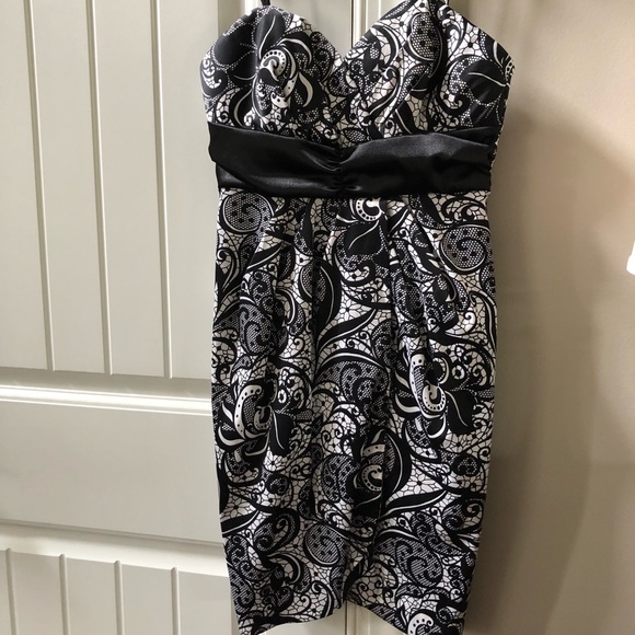 Women’s formal/semi-formal dress - Picture 1 of 5